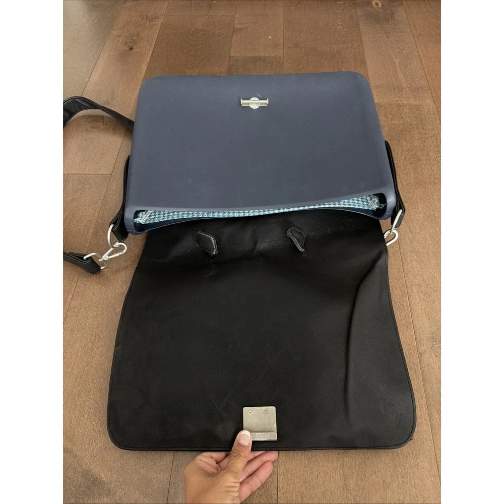 O-bag Messenger Bag Rubber Bag Black Used Italian Fashion